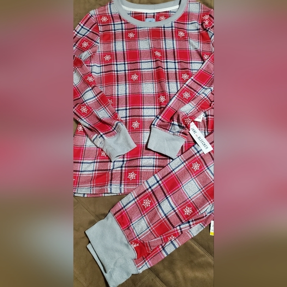 Jane and Bleecker Adult Red and Gray Soft Warm Plaid Pajama Set. Size M